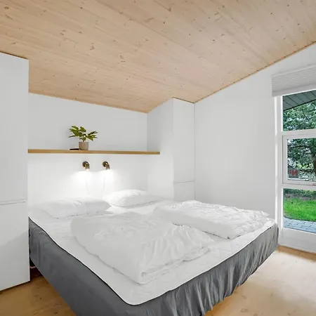 Helena - 700m From The Sea By Interhome * Boto By